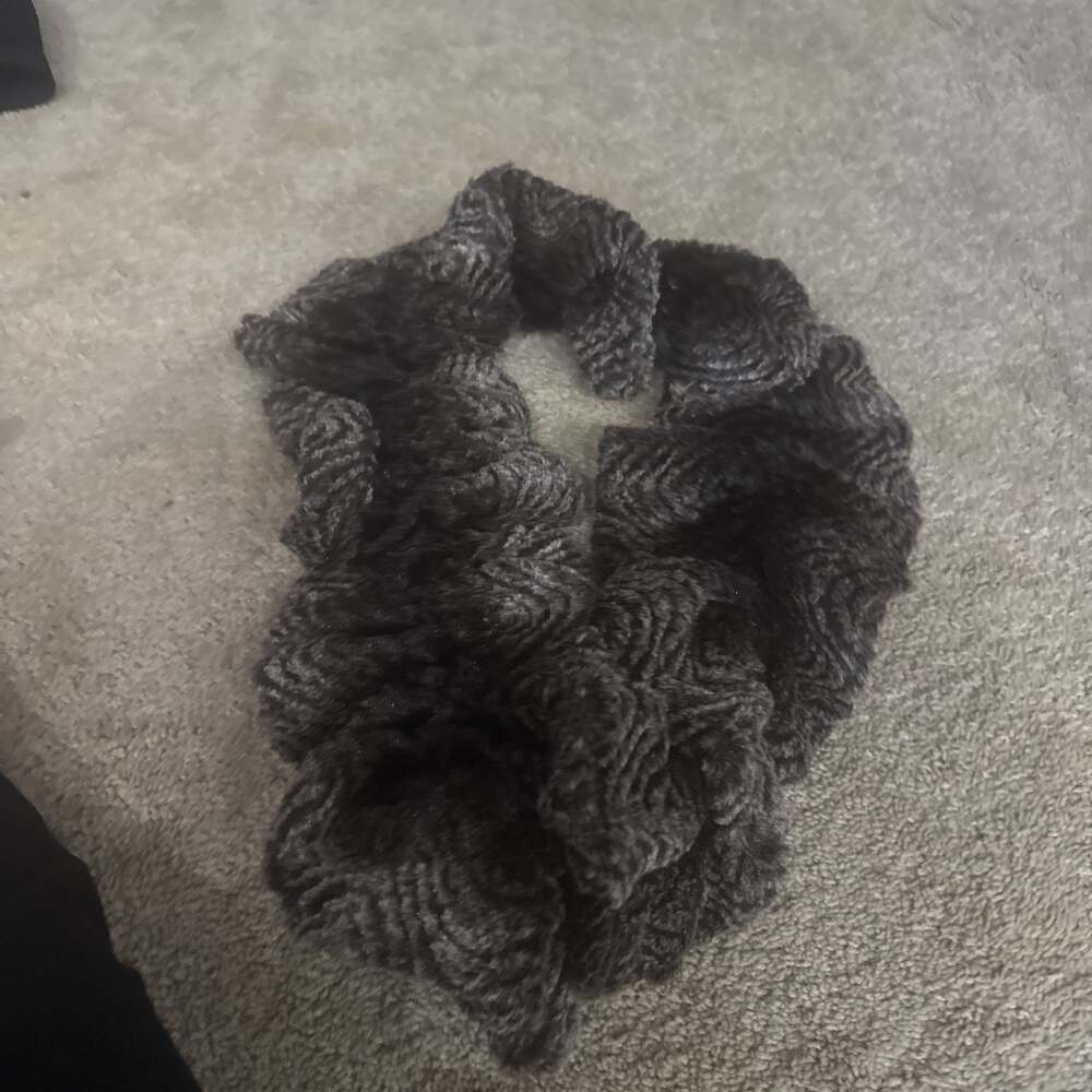 Loft Winter Super Soft Cozy Faux Fur Ruffled Twisted Neck Warmer Collar Scarf
